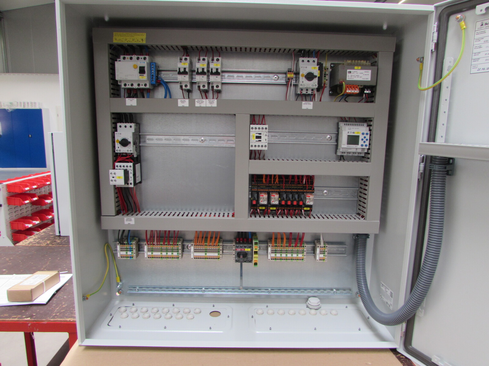 Control cabinet egg cross collection